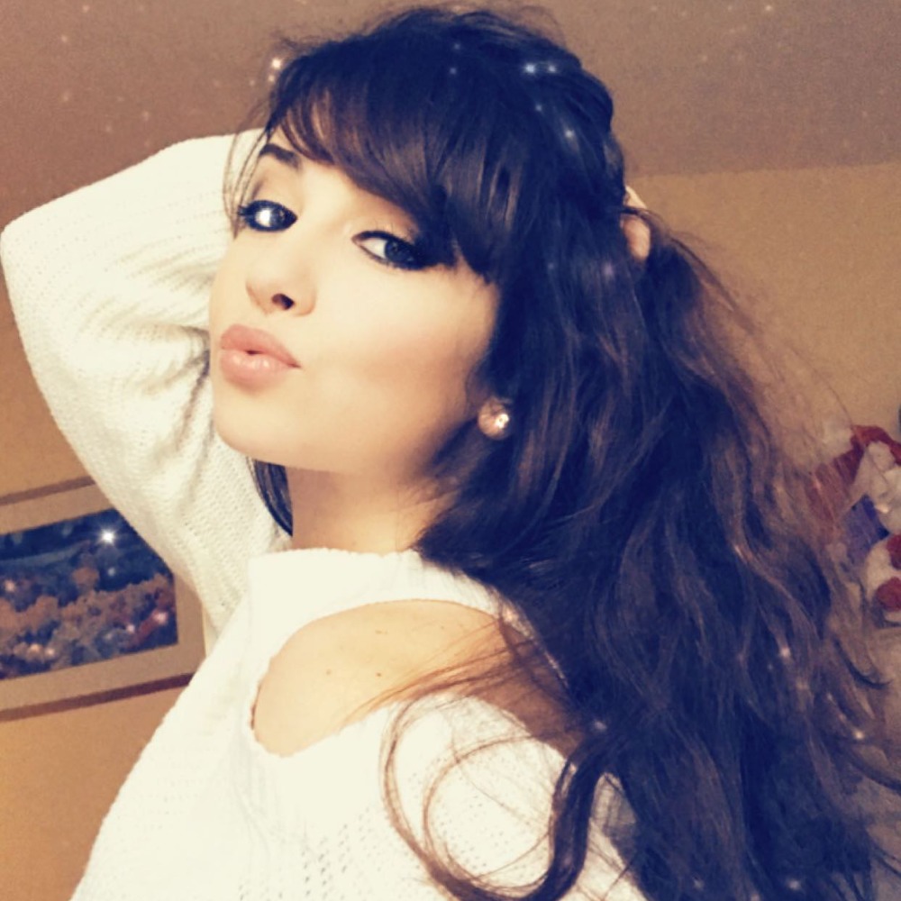 Meet your Posher, Ena